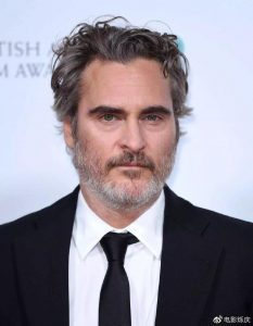 为《地球公民》解说旁白，得奥斯卡影帝，还推动金球奖晚宴改成纯素！