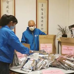 “爱心豆腐”敬战士 健康温暖共战“疫”— 蝉友圈佛旅与素猫豆腐的“疫情”故事